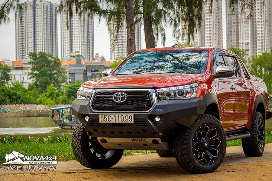 Xe bán tải Toyota Hilux với tải trọng chuyên chở dưới 950kg