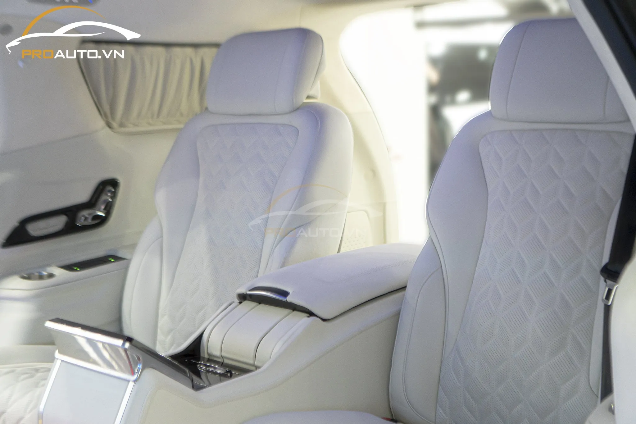 Lựa chọn màu sắc nội thất ô tô phù hợp với phong thủy mang lại may mắn và bình an cho chủ xe