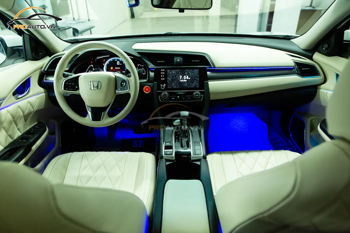 Dịch vụ đổi màu nội thất ô tô Cần Thơ mang đến vẻ đẹp hiện đại và sang trọng cho dòng xe Honda Civic