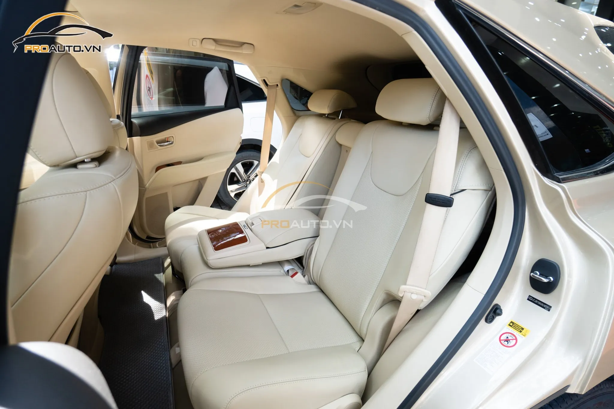 Các công dụng tuyệt vời của dịch vụ nội thất ô tô Cần Thơ trong việc bảo vệ và làm đẹp không gian xe