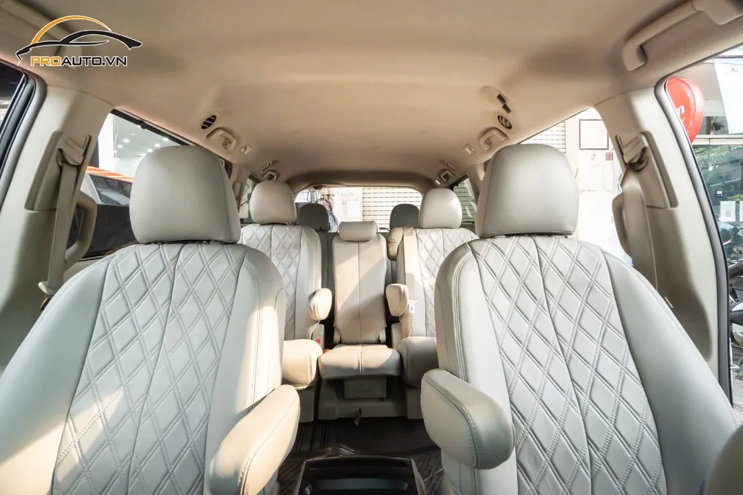 Nâng cấp trần da lộn cao cấp cho dịch vụ nội thất ô tô Cần Thơ để tăng khả năng cách âm và cách nhiệt