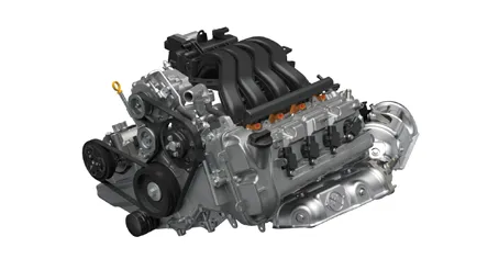 Cận cảnh động cơ K15B trên xe Suzuki 750kg thùng kín