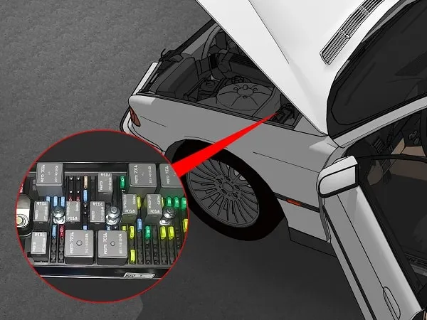 Xác định vị trí hộp cầu chì trước khi bắt đầu quy trình kiểm tra ký hiệu cầu chì trên xe ô tô