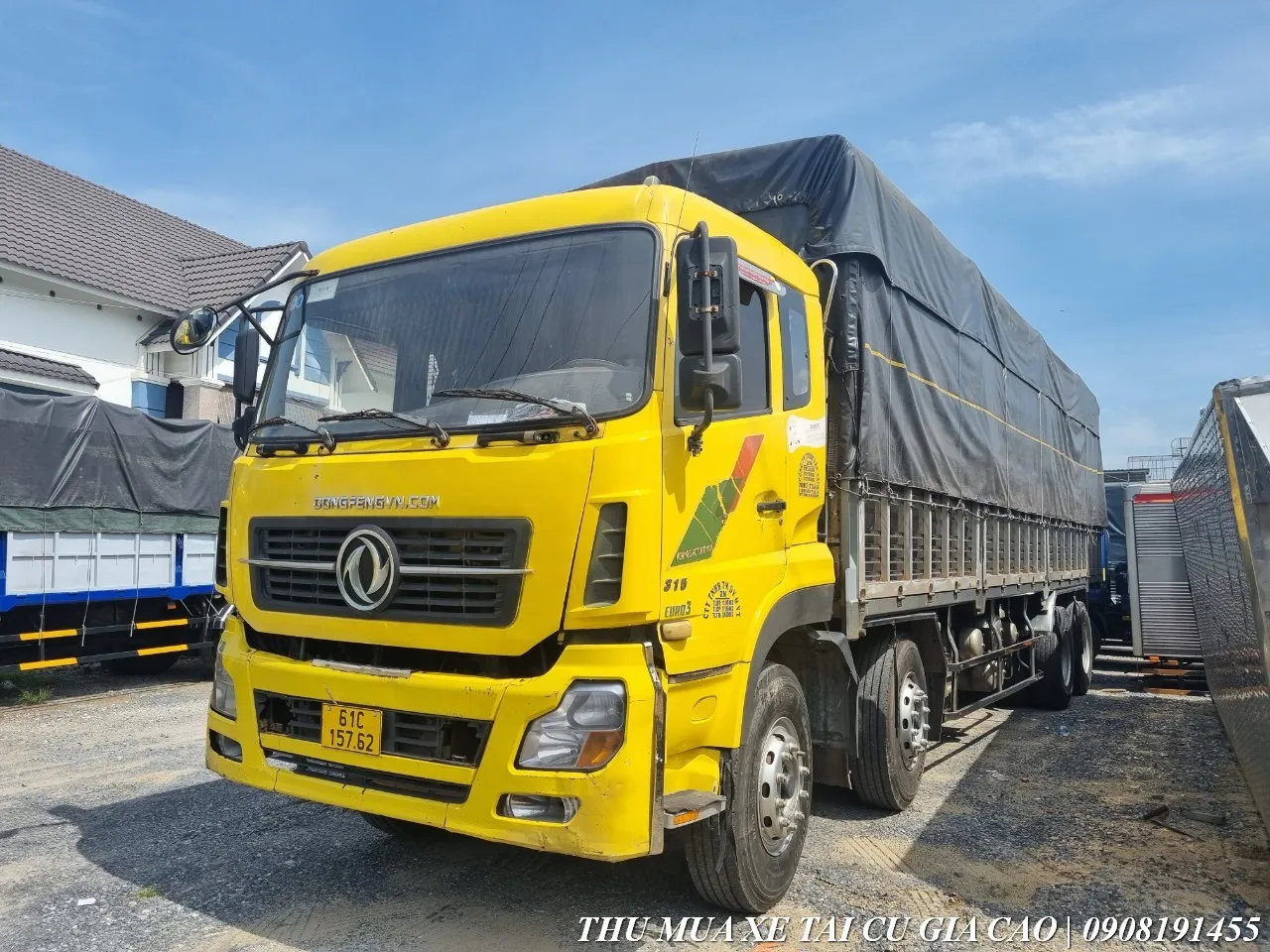 Hệ thống đèn xe Dongfeng 4 chân cũ vẫn hoạt động tốt đảm bảo an toàn