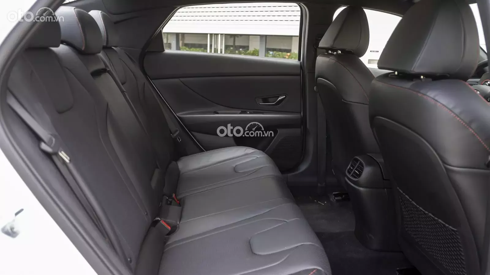 Hàng ghế thứ hai rộng rãi bậc nhất phân khúc sedan hạng C
