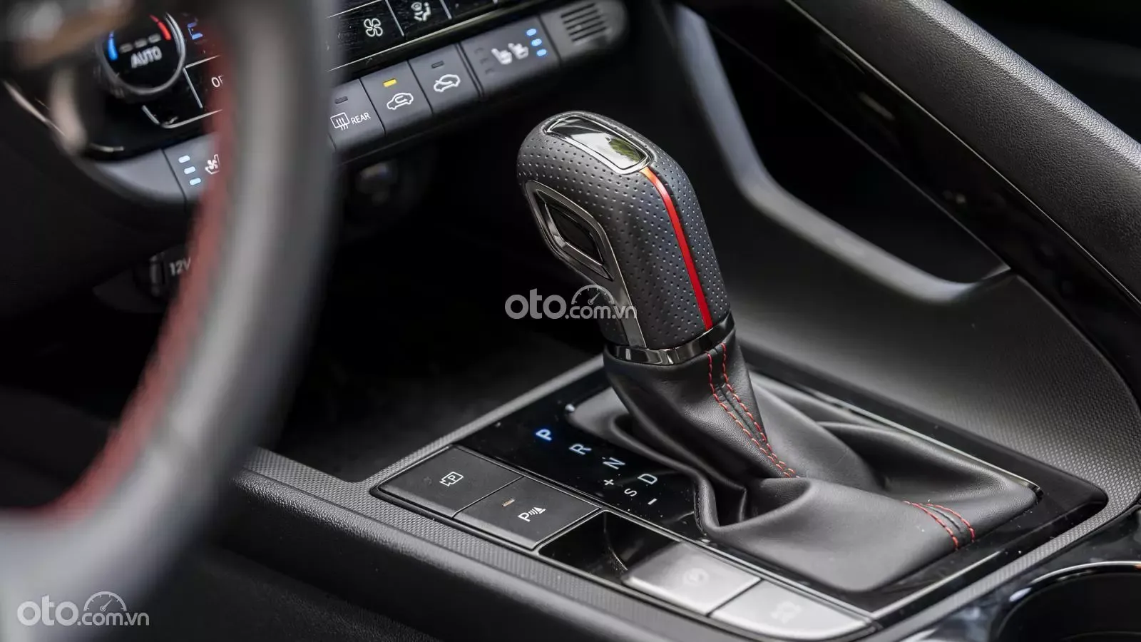 Cần số thiết kế kiểu buồng lái máy bay trên Hyundai Elantra 2026