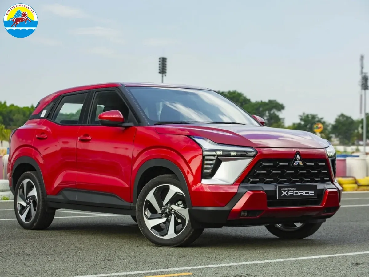 Địa hình Lào đa phần là đồi núi, dốc quanh co, nên các dòng xe gầm cao như SUV