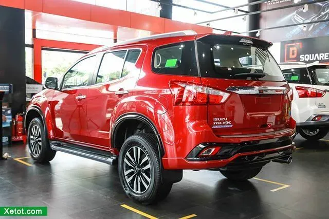 Đuôi xe Isuzu mu-X Limited 2026