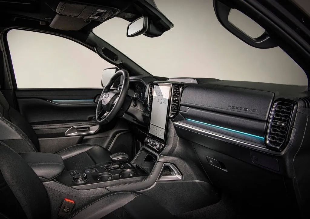 Nội thất Ford Everest Titanium 2026