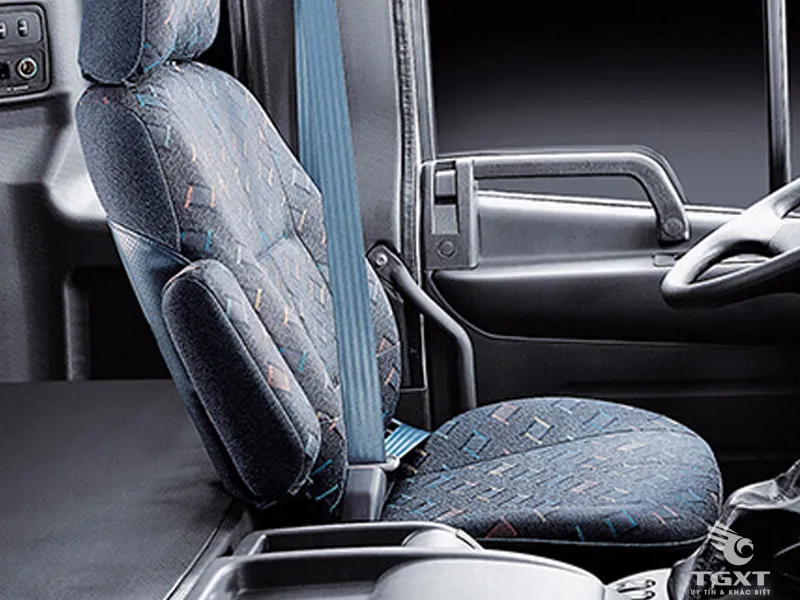 Ghế lái giảm chấn hơi cao cấp trên xe tải 18 tấn
