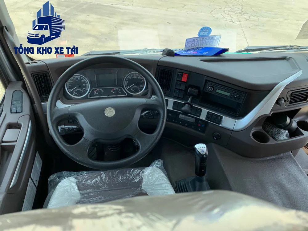 Nội thất ghế lái xe ben Chenglong tối ưu cho tài xế