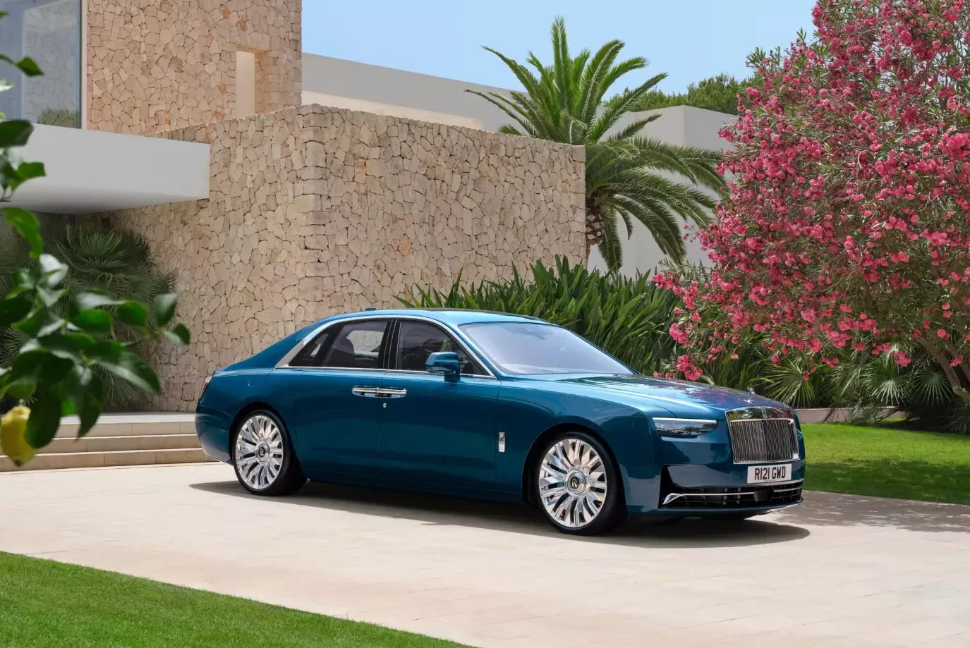 Rolls-Royce Ghost nâng tầm đẳng cấp quý tộc của chủ nhân.