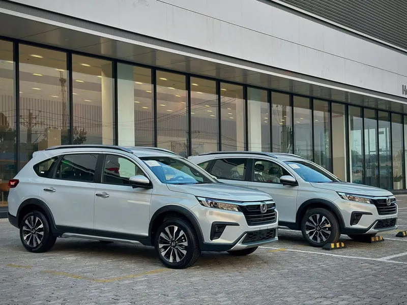 Trắng bạc thời trang