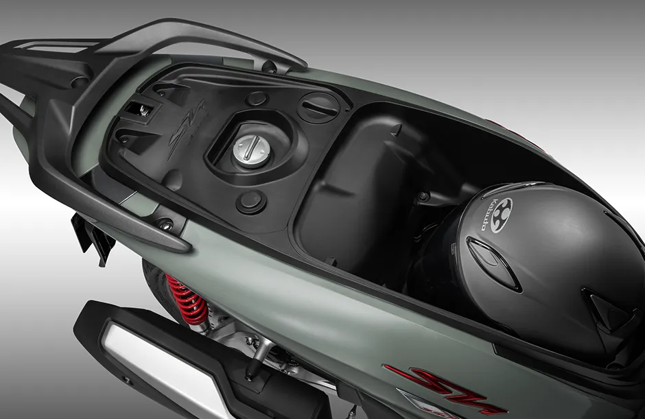 Cốp xe Honda SH rộng rãi