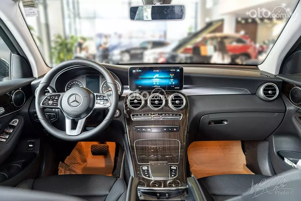 Nội thất Mercedes GLC 200 với màn hình MBUX 10.25 inch