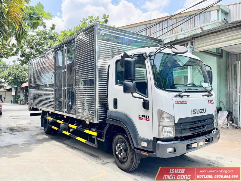 Xe tải Isuzu FRR 650 thùng kín