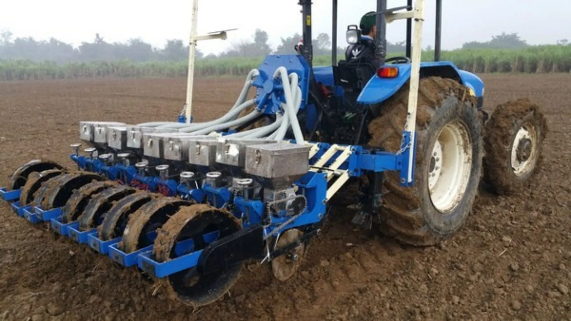 Máy gieo hạt với hệ thống đĩa phân phối