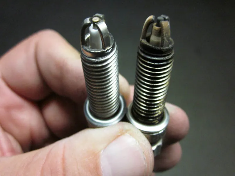 Bugi của hệ thống đánh lửa bộ chia điện bị hỏng