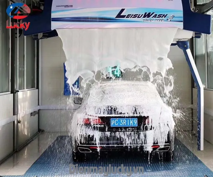 Quy trình rửa xe khép kín đảm bảo an toàn cho bề mặt sơn xe và tối ưu hiệu suất
