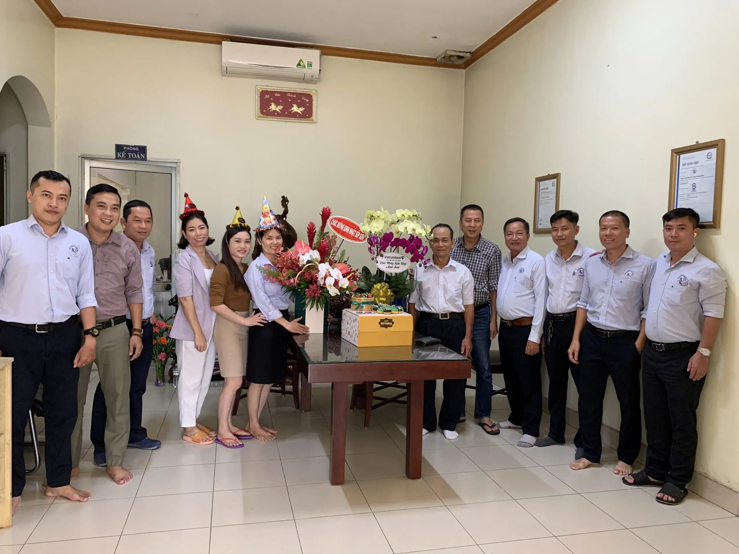 Ảnh minh họa đội ngũ nhân sự và kỹ sư chuyên nghiệp của Công ty Khánh Bình