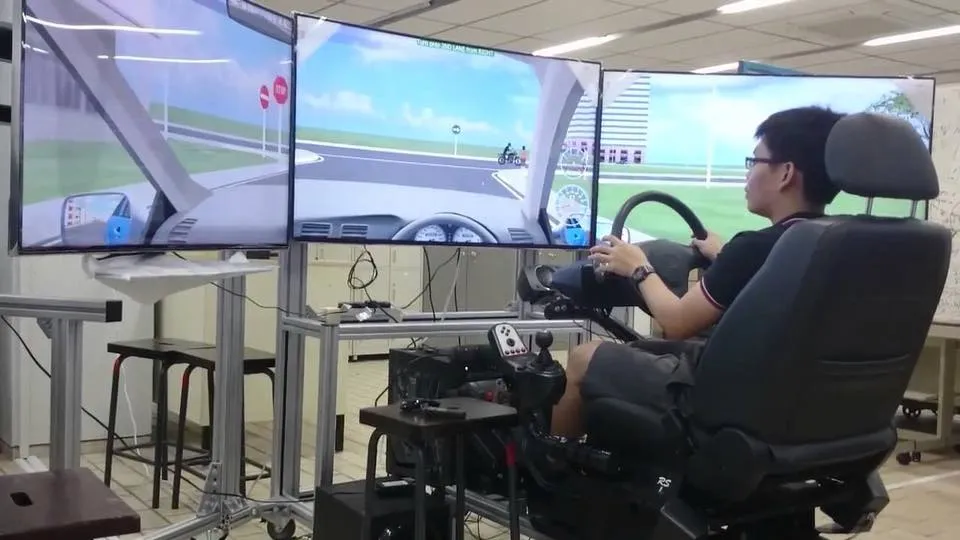 Học lái xe ô tô bằng mô hình thực tế ảo giúp học viên nâng cao kỹ năng phản xạ