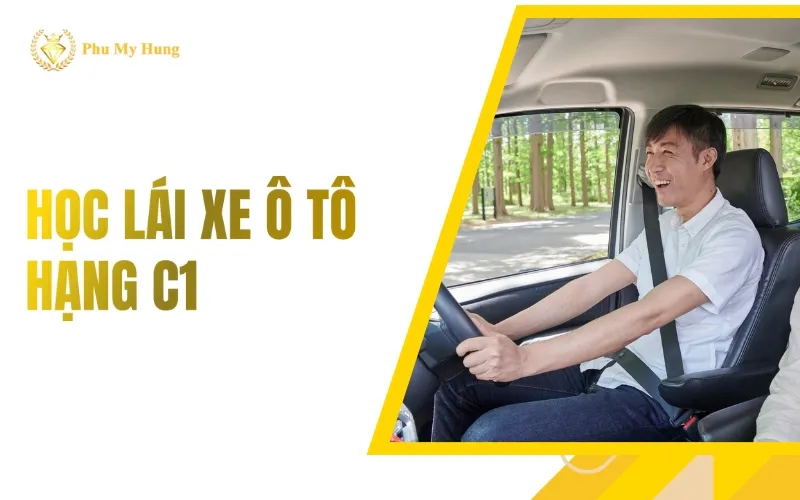 Học viên đang thực hành lái xe tải hạng C1 chuyên nghiệp tại sân tập