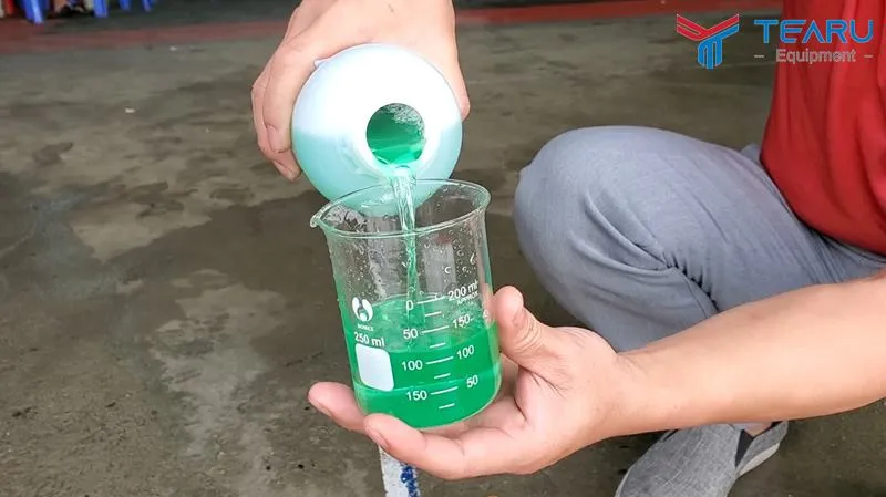 Pha dung dịch rửa xe không chạm theo tỷ lệ chuẩn kỹ thuật