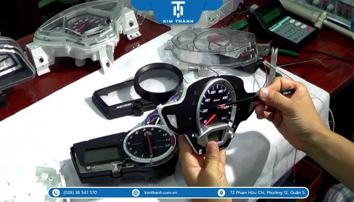 Hướng dẫn thay cáp công tơ mét xe máy với 10 bước chi tiết từ tháo mặt nạ đến kiểm tra hoạt động