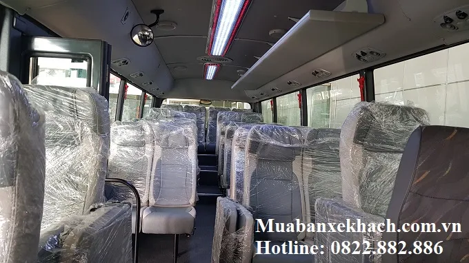 Nội thất xe County 29 chỗ với ghế ngồi bố trí 2-2 rộng rãi