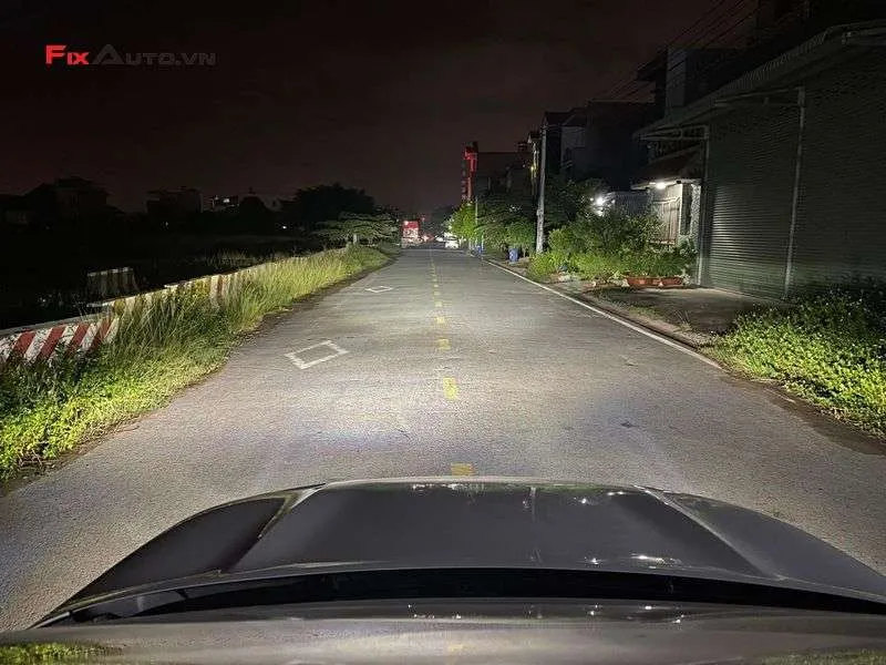 Khả năng chiếu sáng xa của đèn bi led cho ô tô giúp quan sát tốt hơn
