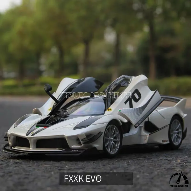 Xe mô hình Ferrari FXXK EVO White No.70 1:18 Bburago