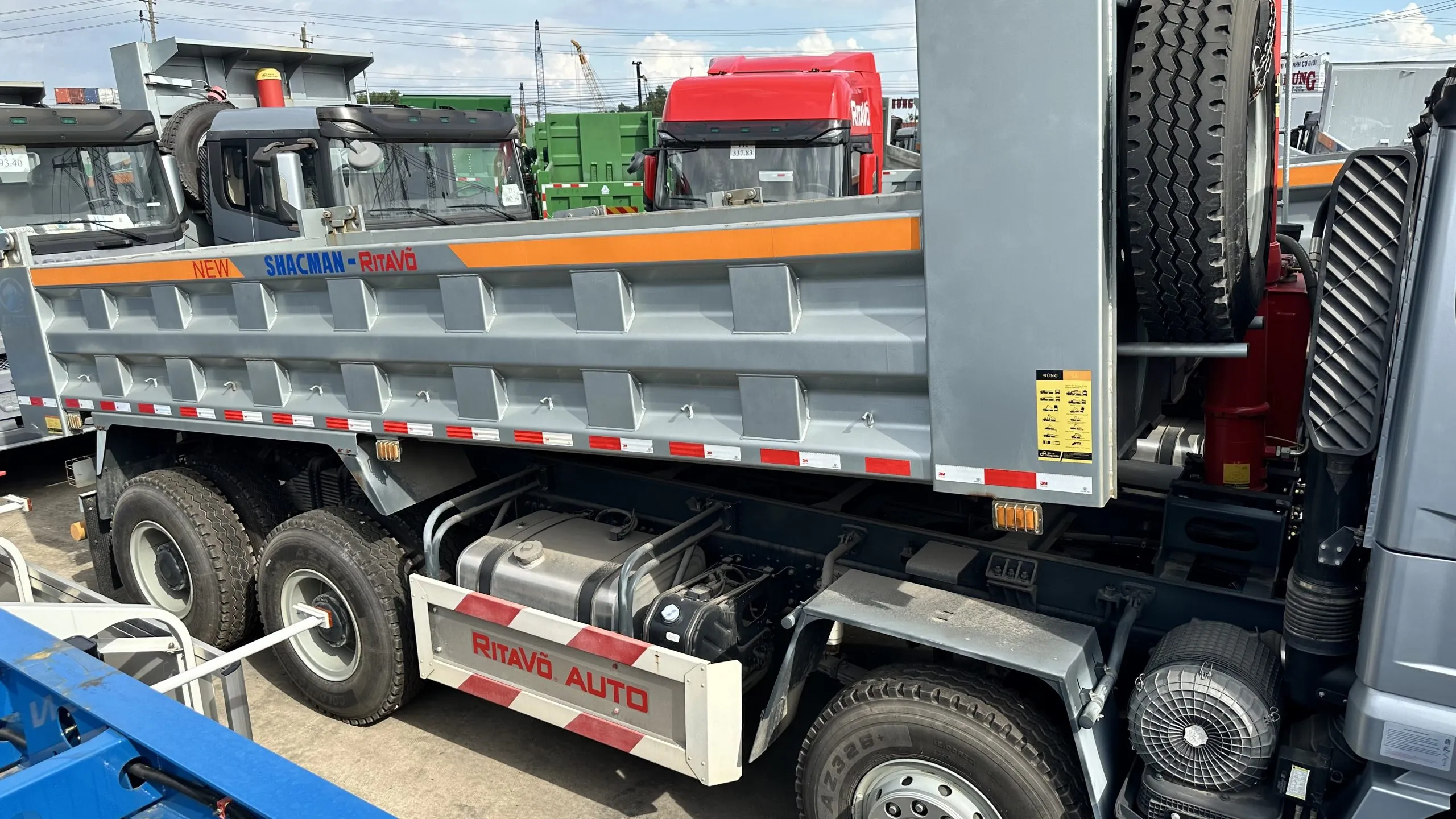 Xe ben Shacman 4 chân