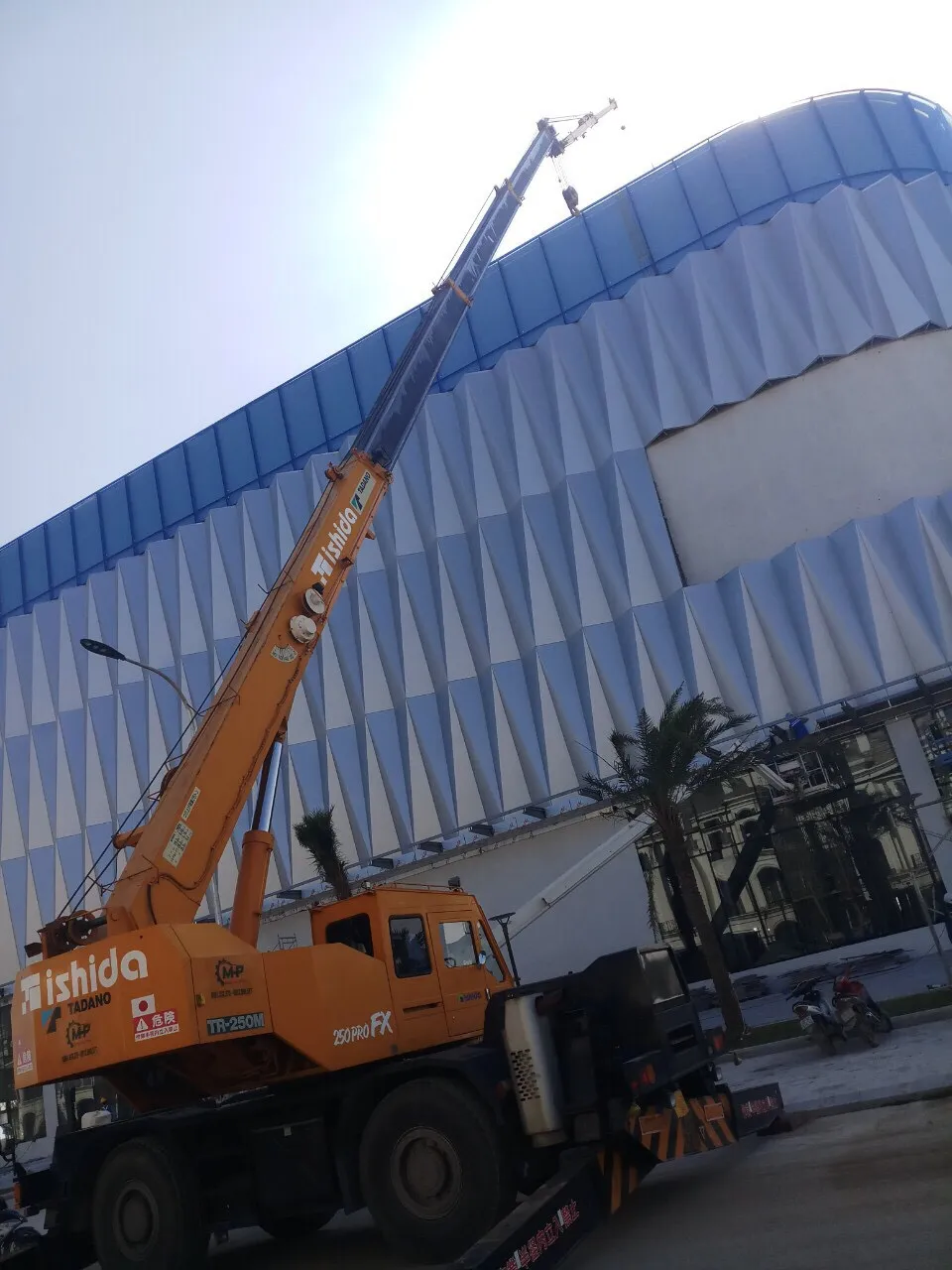 Ishida cho thuê xe cẩu bánh lốp tại Hà Nội 25 tấn