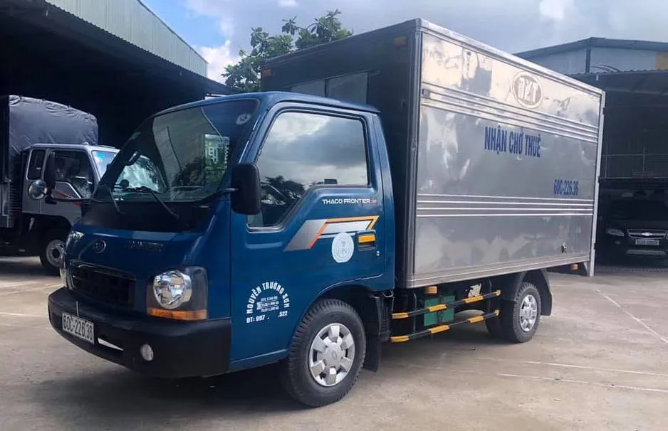 Xe tải Kia K125 thùng kín màu xanh đời 2015