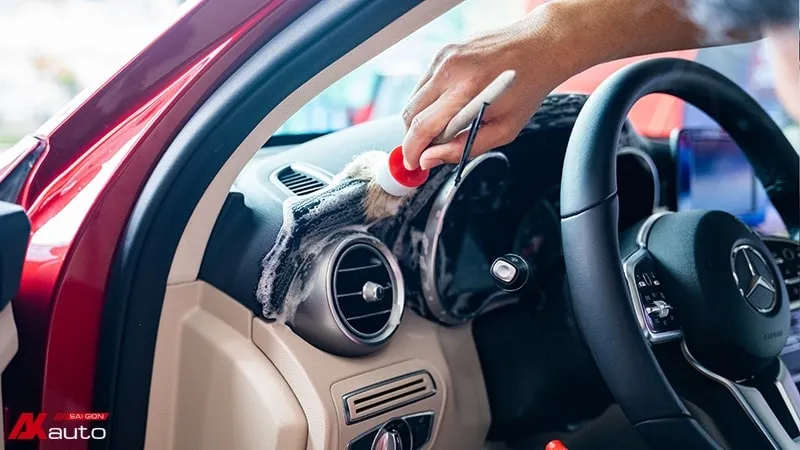 Khách hàng nên dọn nội thất ô tô tại các trung tâm chăm sóc xe chuyên nghiệp