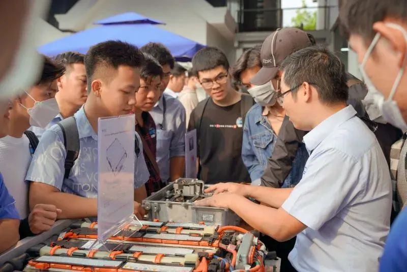 Khóa học kỹ thuật sửa chữa xe ô tô điện và xe Hybrid thực chiến