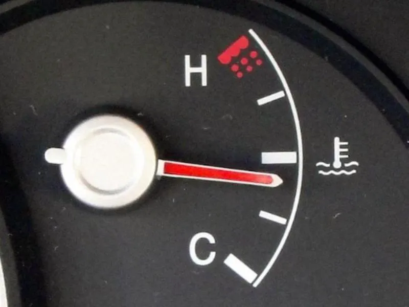 Kiểm tra thông qua đồng hồ đo nhiệt độ thường xuyên để phát hiện sớm các sự cố