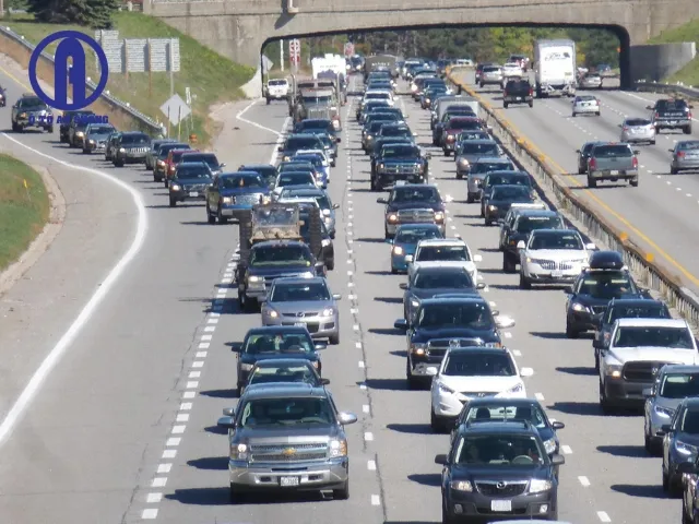 Quy tắc nhập làn an toàn trên đường cao tốc và phố đông