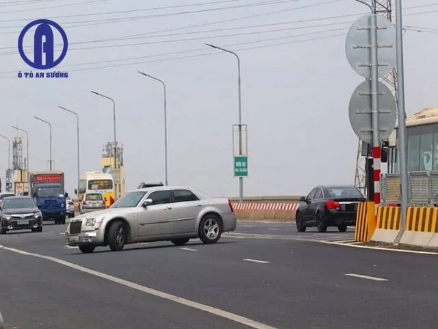 Kỹ thuật quay đầu xe đúng luật và an toàn trên đường hẹp