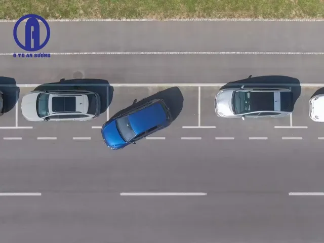 Quy trình ghép xe ngang vào nơi đỗ song song với lề đường