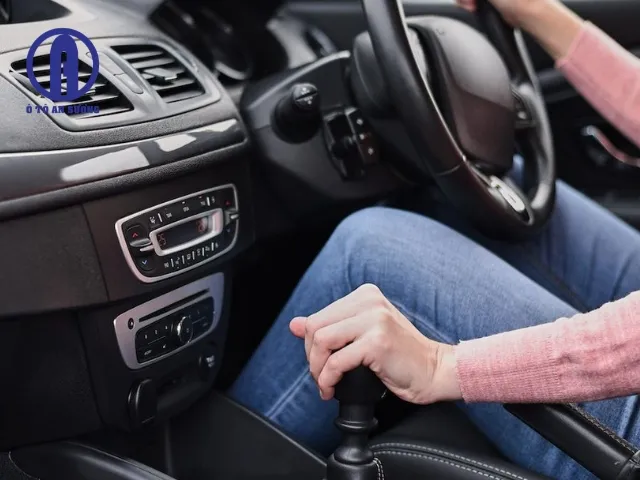 Kỹ thuật phối hợp phanh chân và phanh động cơ