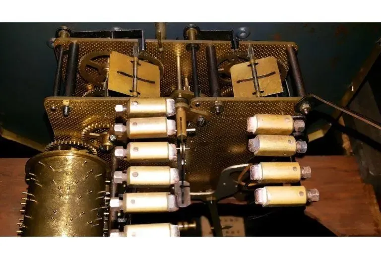 Linh kiện gông và lò xo trong các thiết bị đo cơ học truyền thống