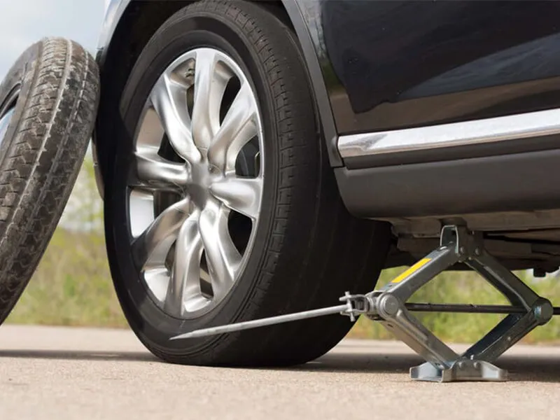 Lốp xe ô tô đi bao nhiêu km thì thay dựa trên các chỉ số mòn thực tế trên bề mặt