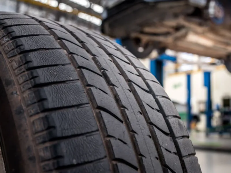 Tuổi thọ lốp xe ô tô bao lâu phải thay phụ thuộc nhiều vào điều kiện thời tiết tại Việt Nam