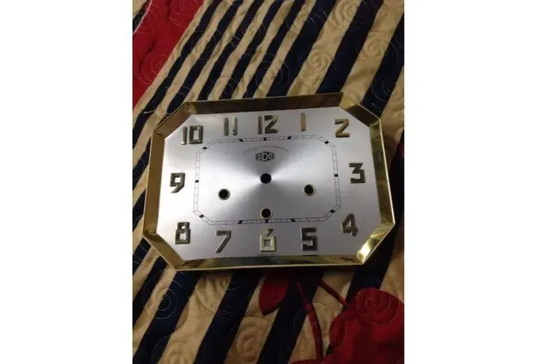 Kim chỉ số và mặt số sau khi được phục chế sáu độ bóng