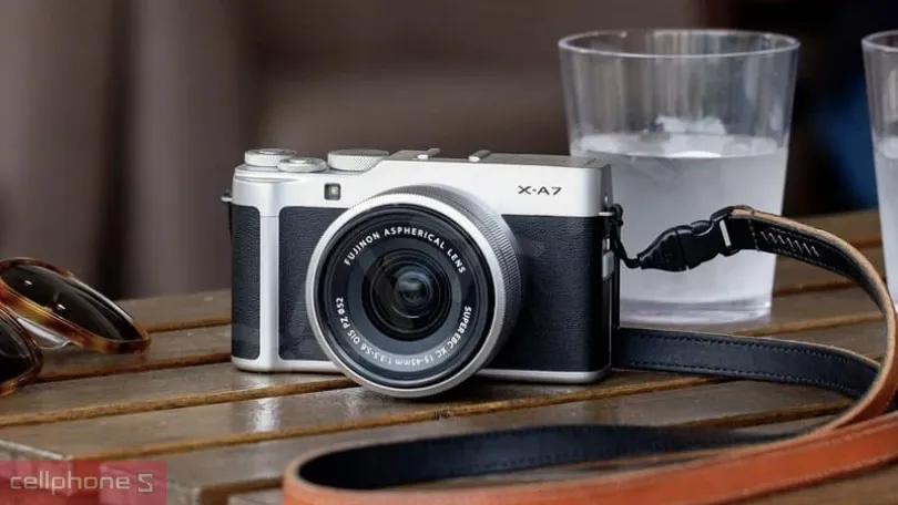 Fujifilm thu hút người dùng bởi phong cách hoài cổ