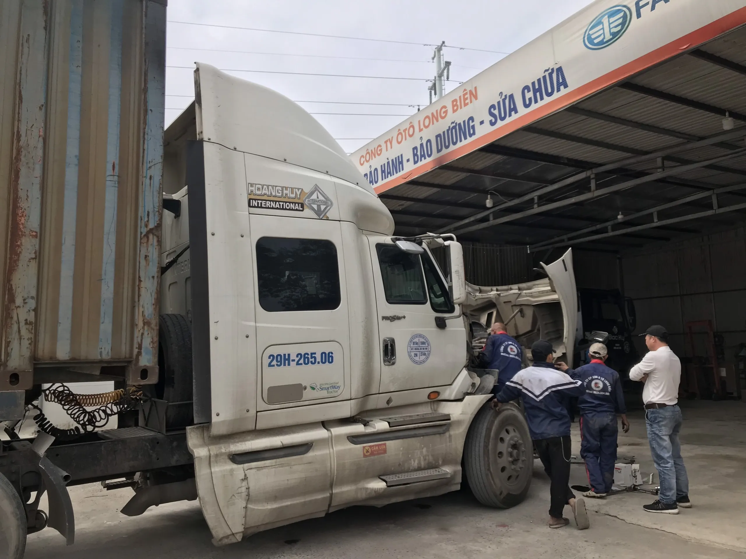 Hệ thống truyền động và cầu xe đầu kéo Mỹ