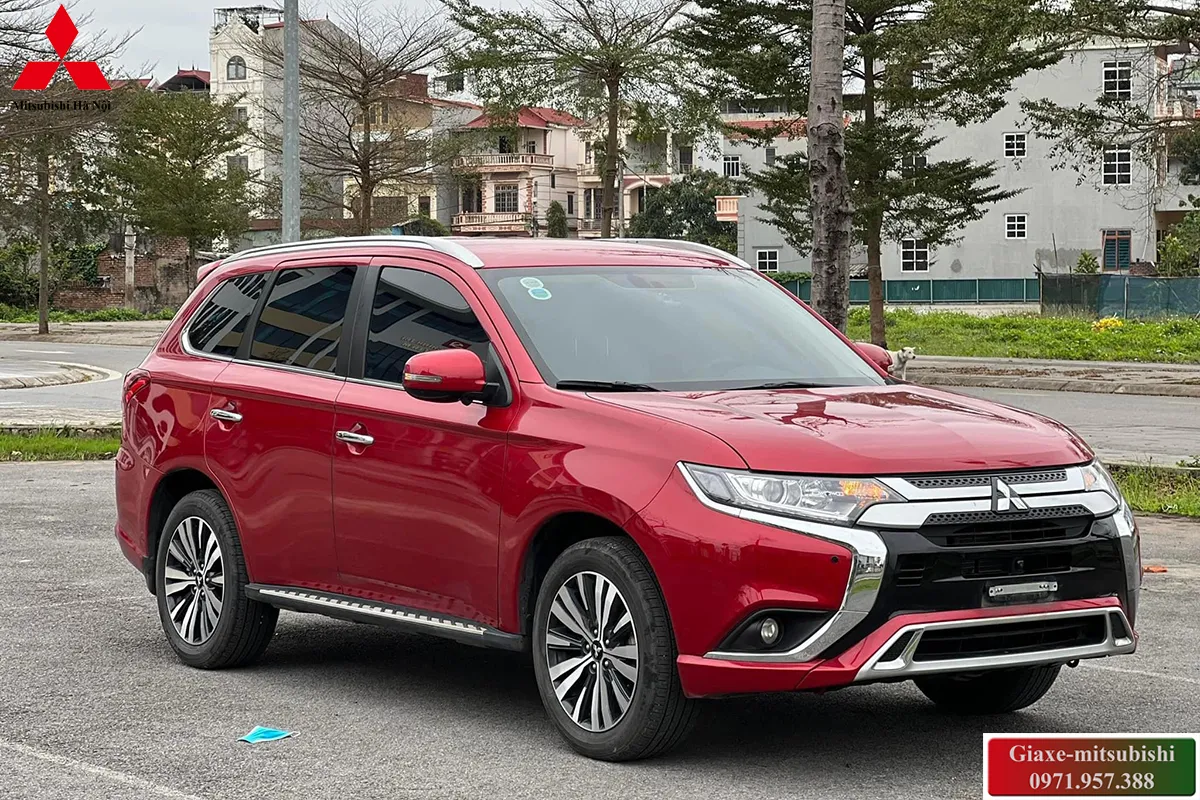Mitsubishi Outlander 2026 màu đỏ
