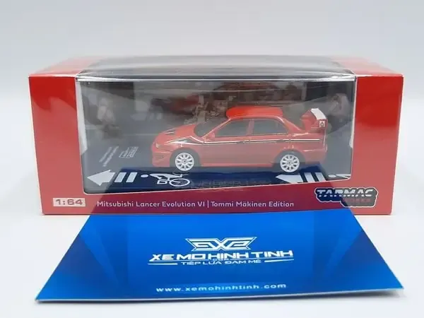 Quy trình vệ sinh tỉ mỉ một chiếc mô hình xe Mitsubishi bằng dụng cụ chuyên dụng tại nhà