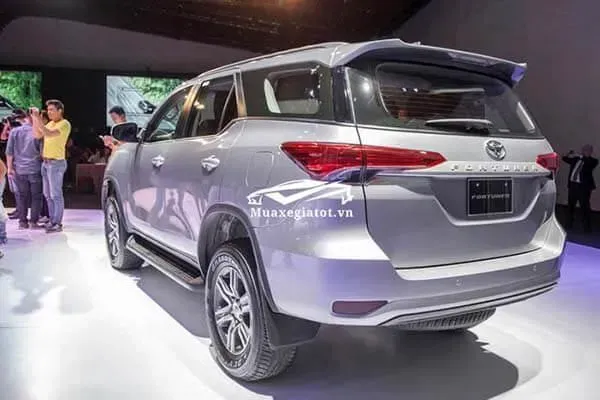 Thân xe Fortuner cũ máy dầu trả góp thiết kế bền bỉ